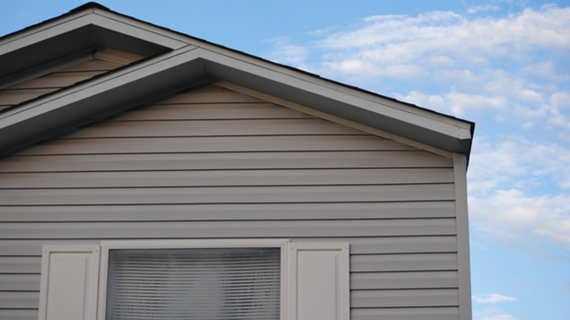 How the Right Roofing Company Can Transform Your Leo-Cedarville Property